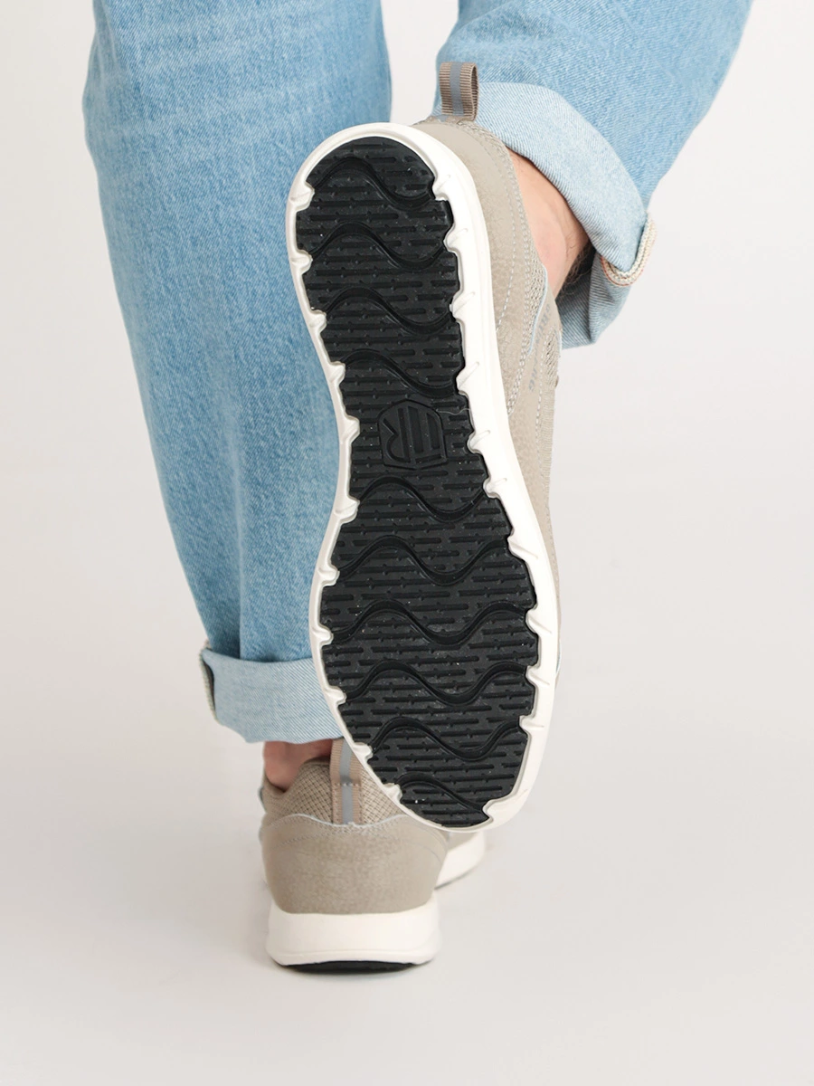Кроссовки с эластичной шнуровкой